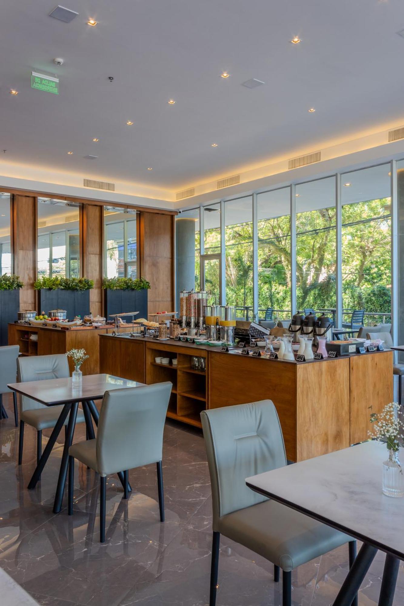 Tryp By Wyndham Asuncion Hotel Bagian luar foto